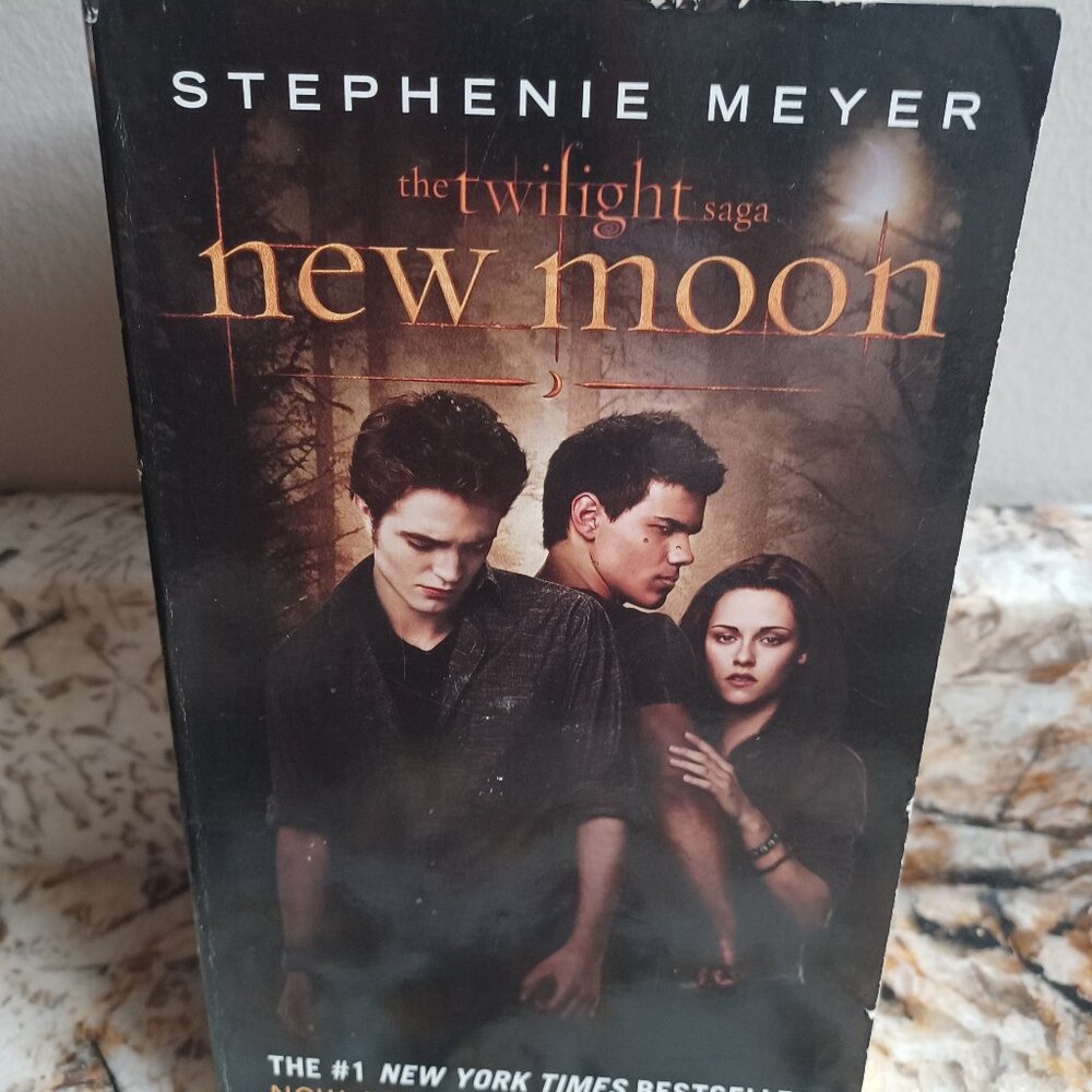 NEW MOON STEPHANIE MEYER NOVEL